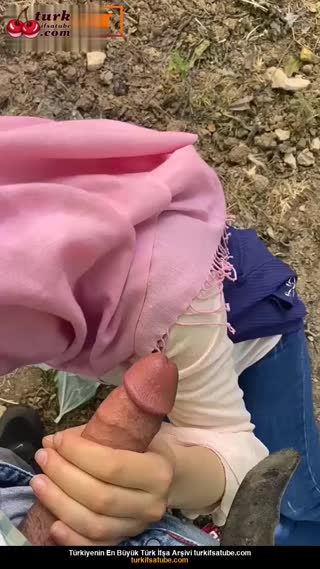 Seksi Kadın Türbanlı Saksafon Çalıyor